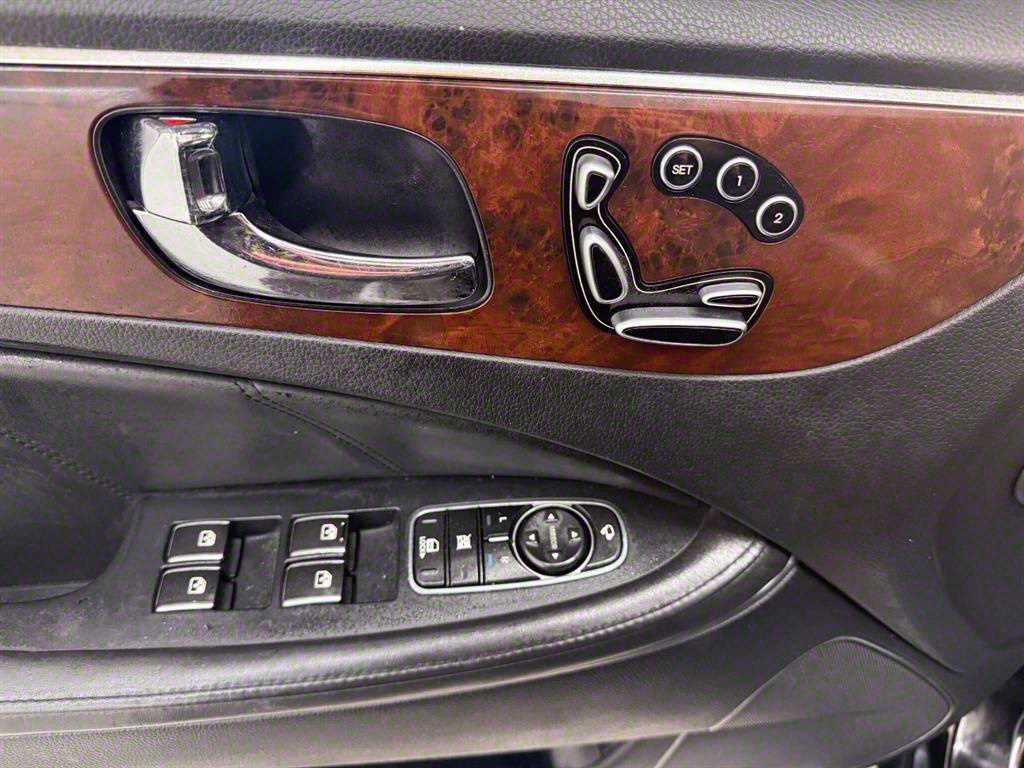 HYUNDAI Equus - Vista 9