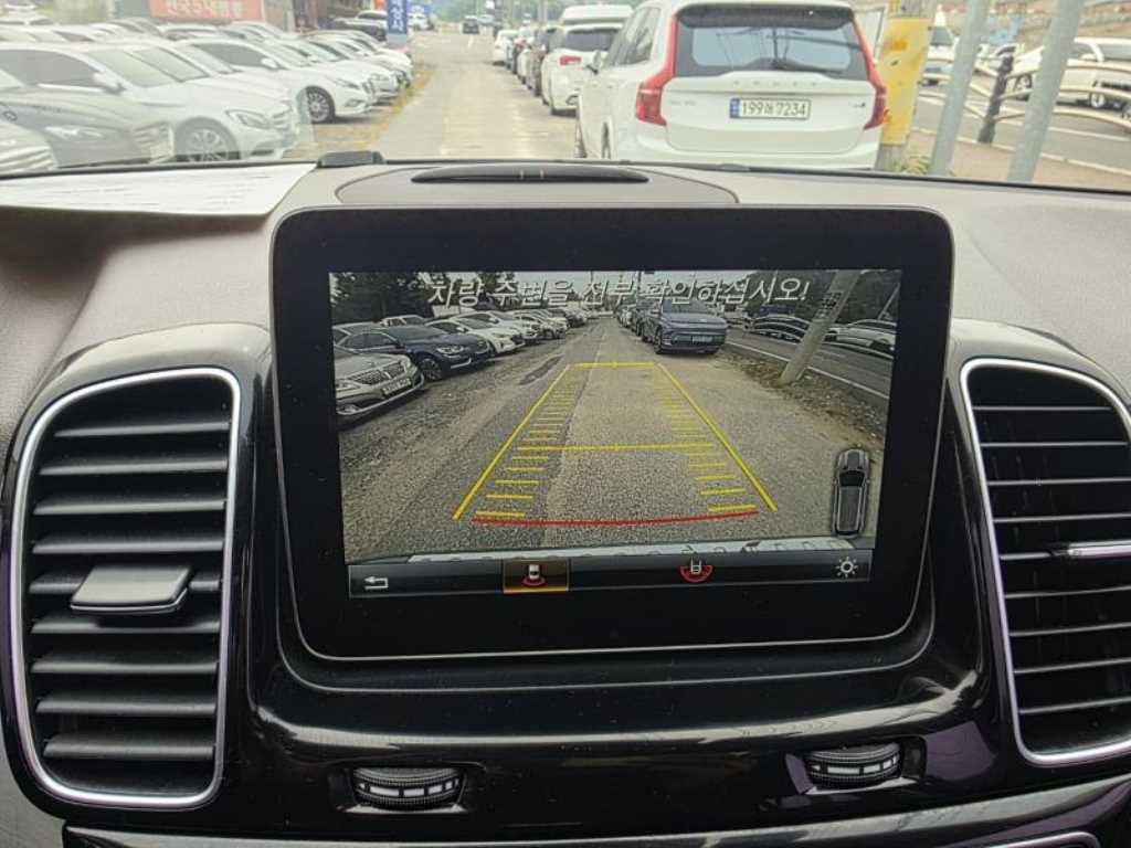 Mercedes Benz GLE Class - Vista 7