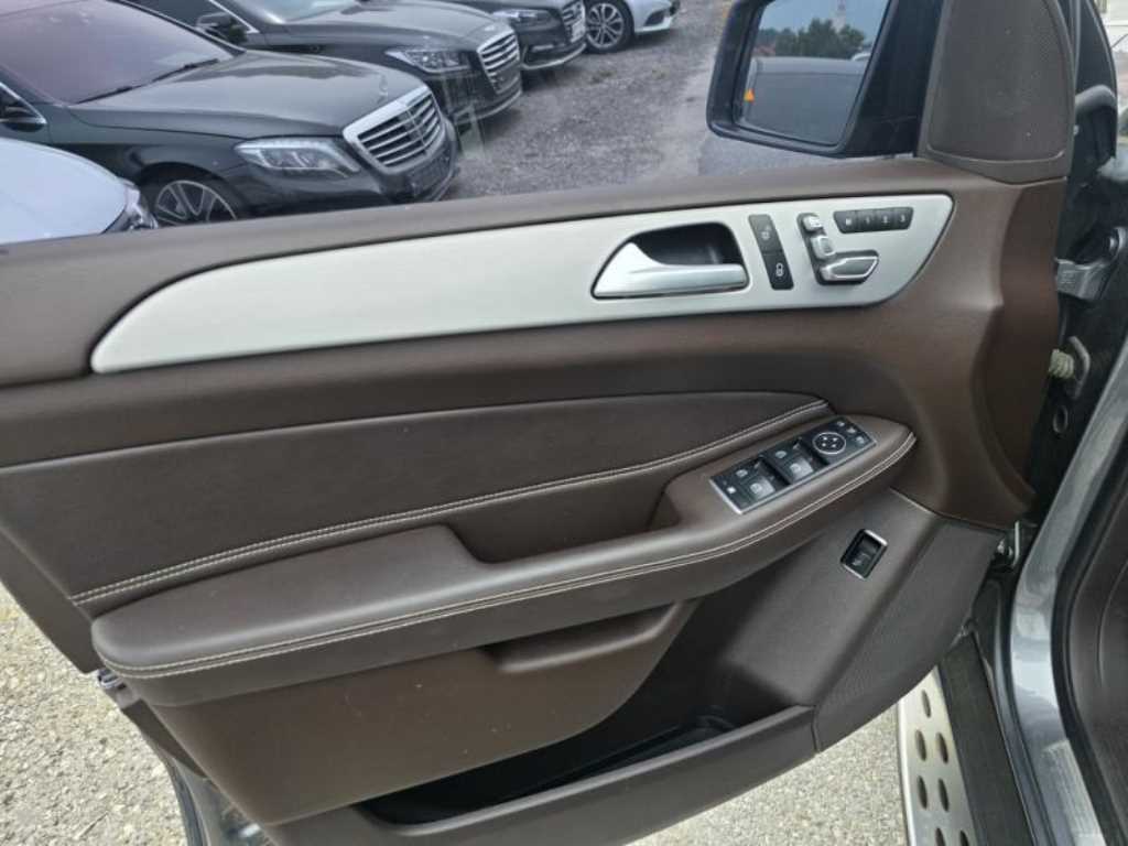 Mercedes Benz GLE Class - Vista 12