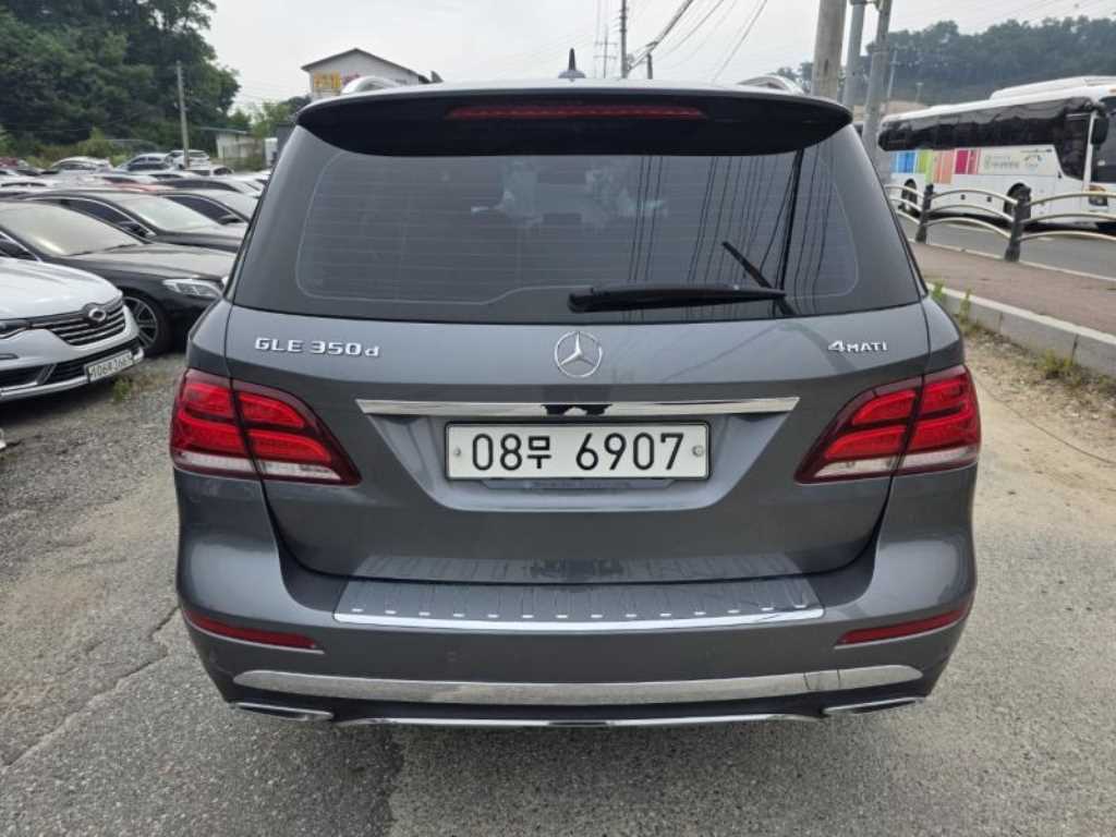 Mercedes Benz GLE Class - Vista 5