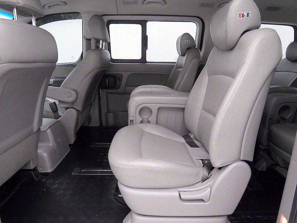 HYUNDAI Starex - Vista 7