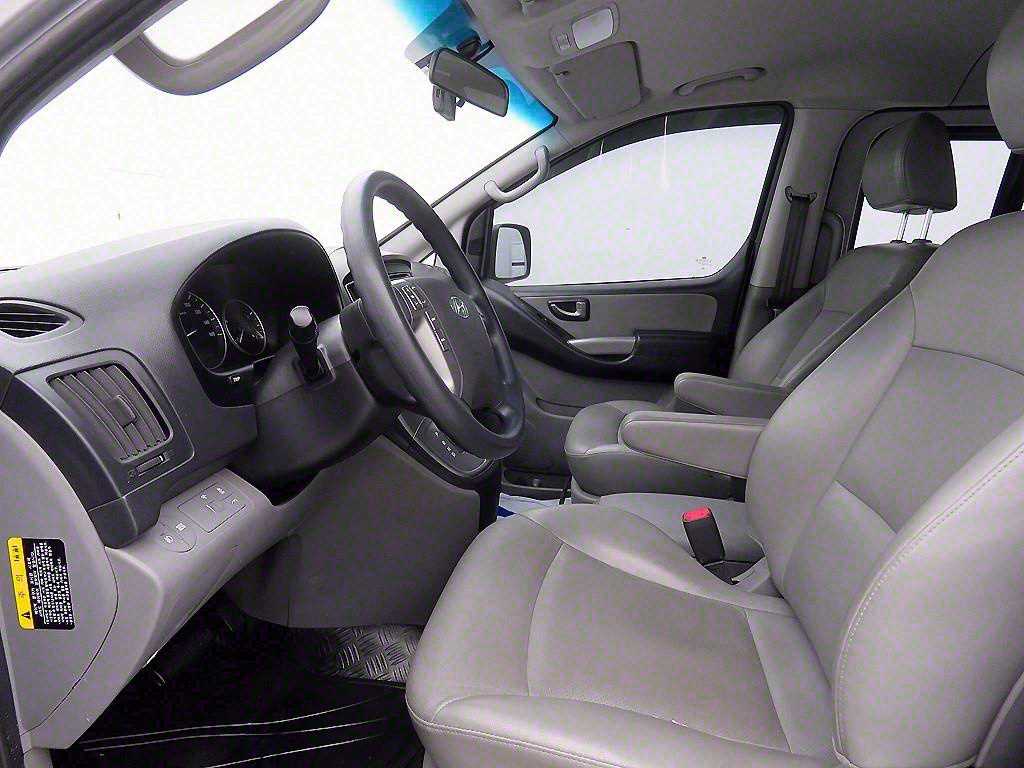 HYUNDAI Starex - Vista 6