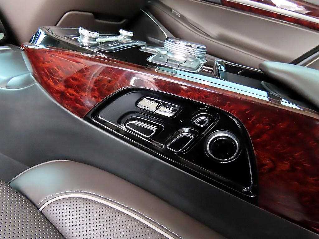 Genesis EQ900 - Vista 12