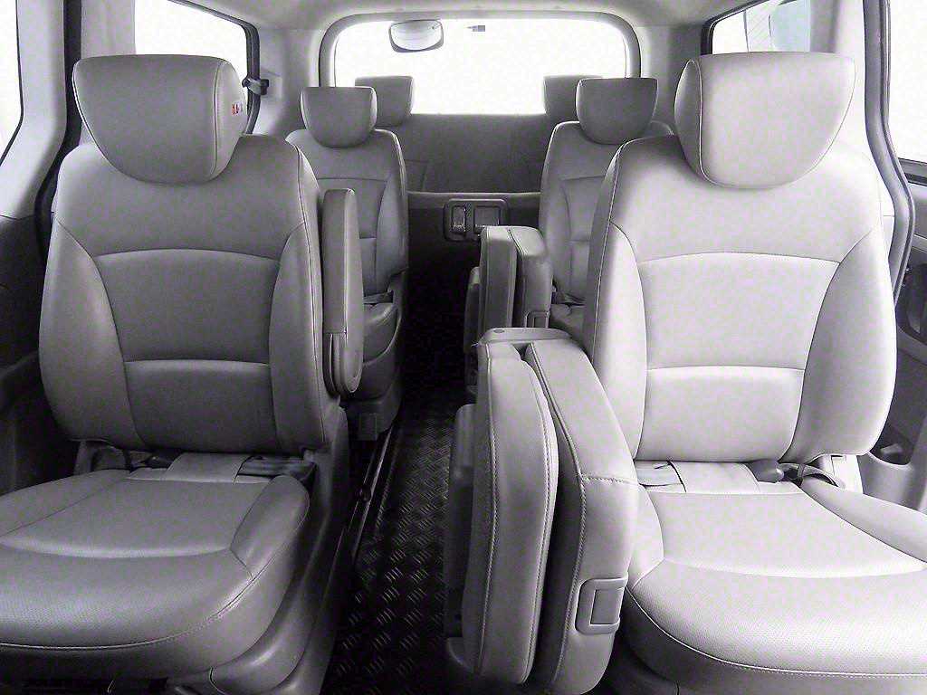 HYUNDAI Starex - Vista 8