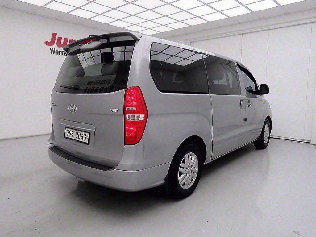 HYUNDAI Starex - Vista 4