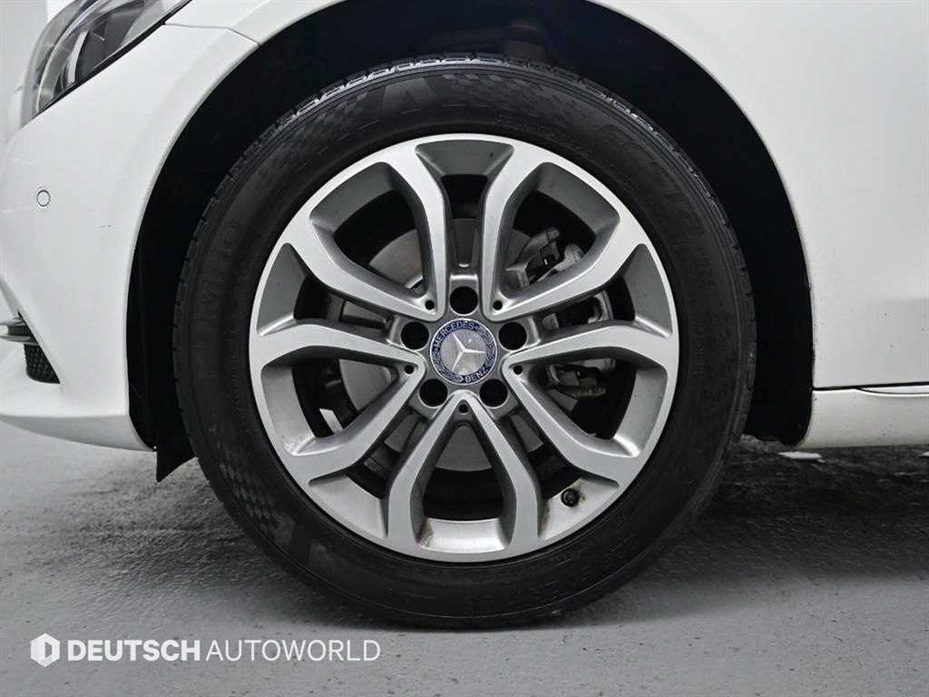 Mercedes Benz C Class - Vista 5