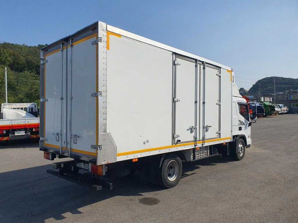 medium and large cargo truck - Vista 4