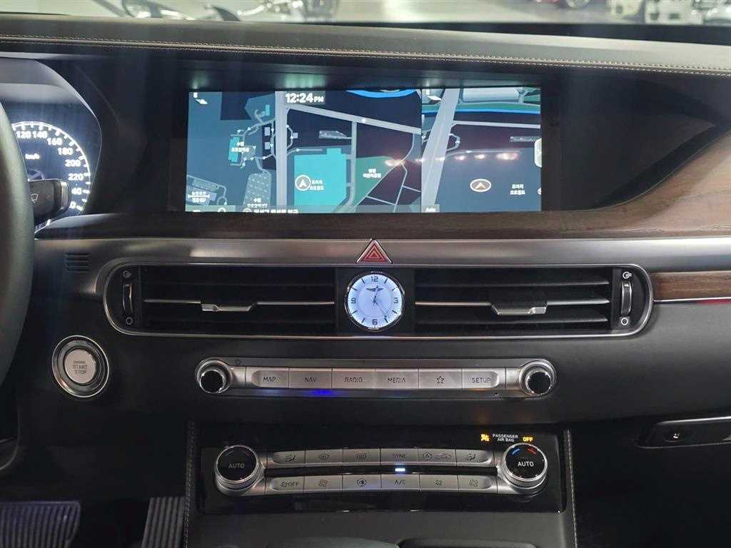 Genesis G90 - Vista 12