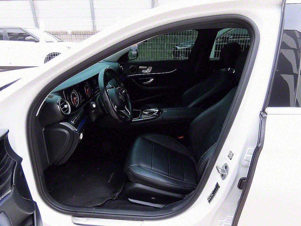 Mercedes Benz E class - Vista 5