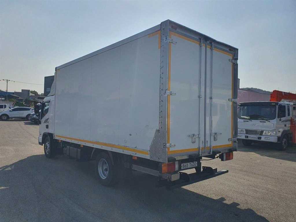 medium and large cargo truck - Vista 6