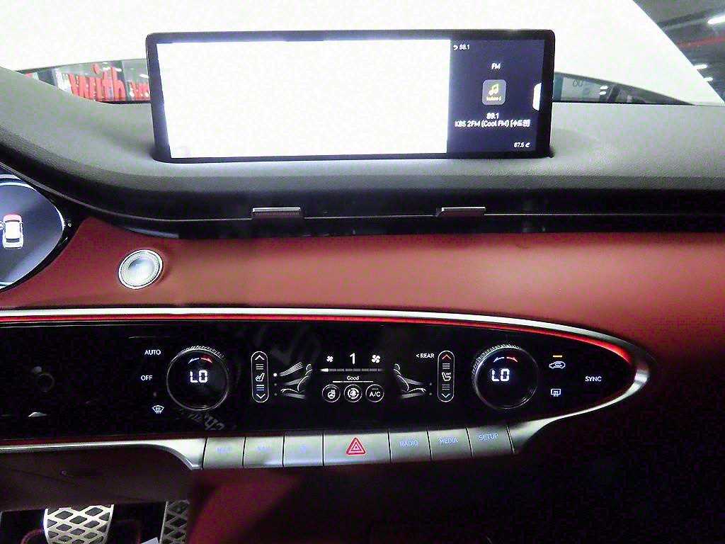 Genesis GV70 - Vista 11