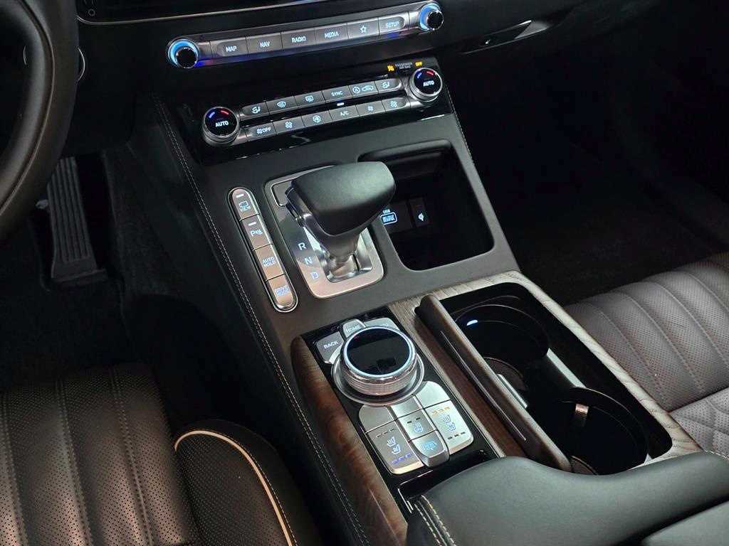 Genesis G90 - Vista 10