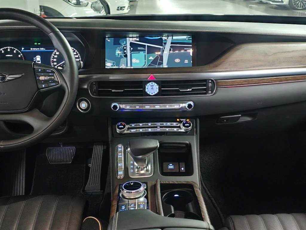 Genesis G90 - Vista 11