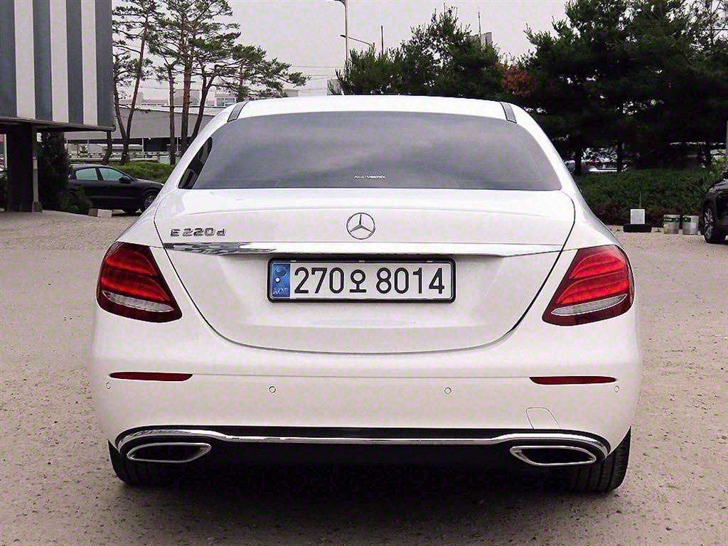 Mercedes Benz E class - Vista 4