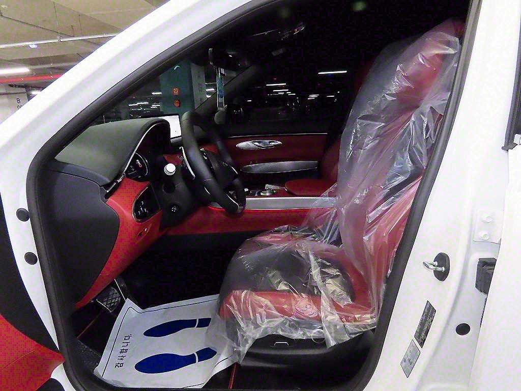 Genesis GV70 - Vista 6