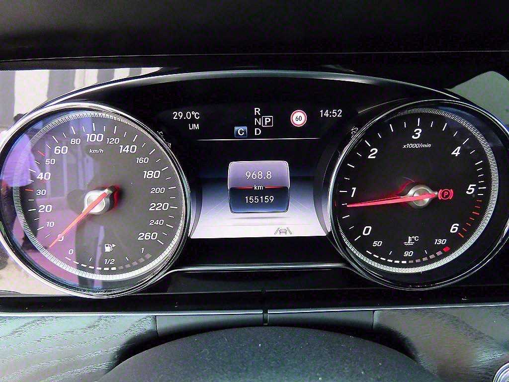 Mercedes Benz E class - Vista 9