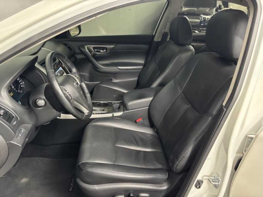 Nissan Altima - Vista 7