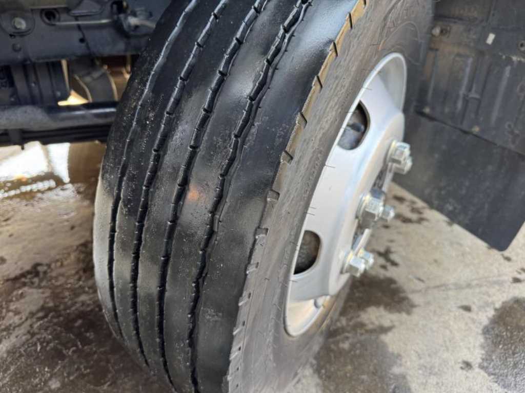 medium and large cargo truck 2023 Blanco - Importación desde Corea - HF Imports Iquique - Foto 18