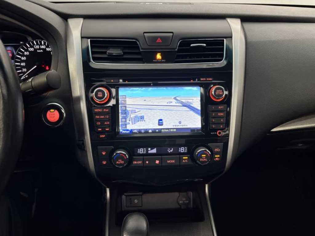 Nissan Altima - Vista 10