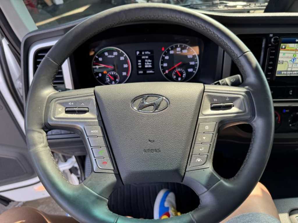 medium and large cargo truck - Vista 9