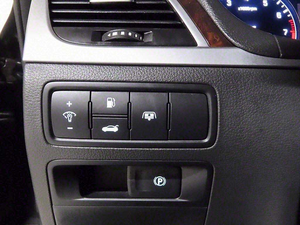 HYUNDAI Genesis - Vista 11