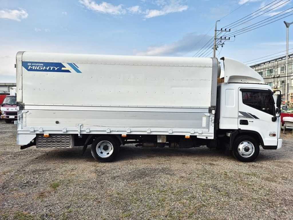 medium and large cargo truck - Vista 7