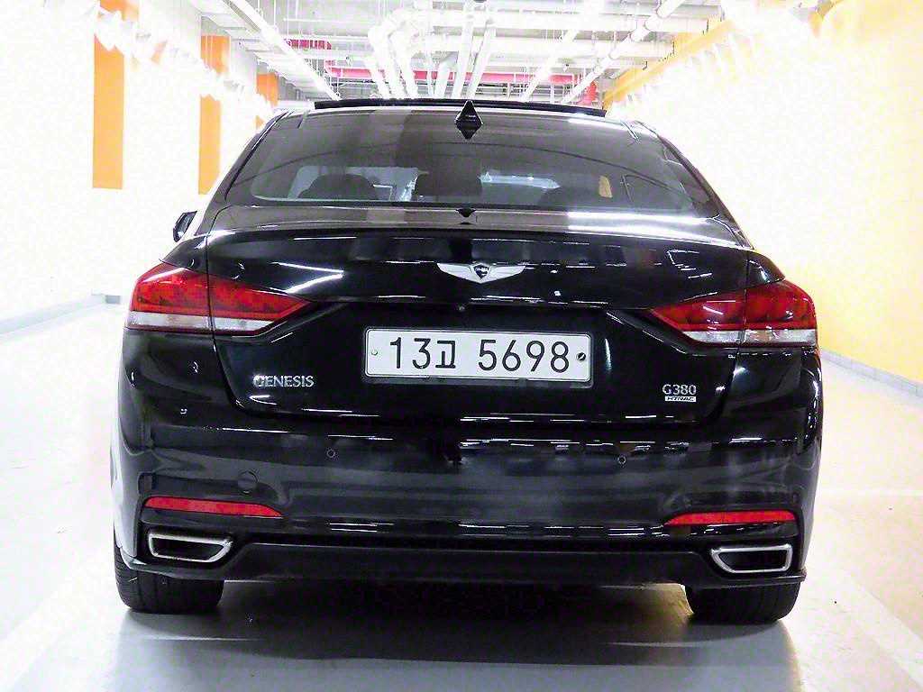 HYUNDAI Genesis - Vista 4