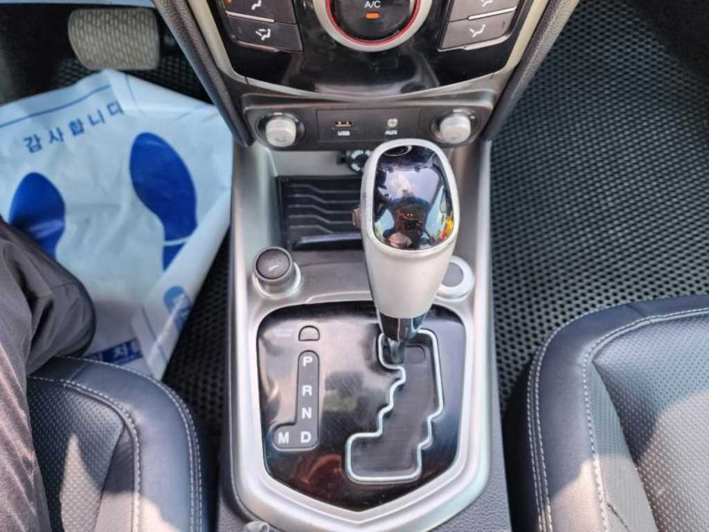 Ssangyong Tivoli 2016 Azul - Importación desde Corea - HF Imports Iquique - Foto 14