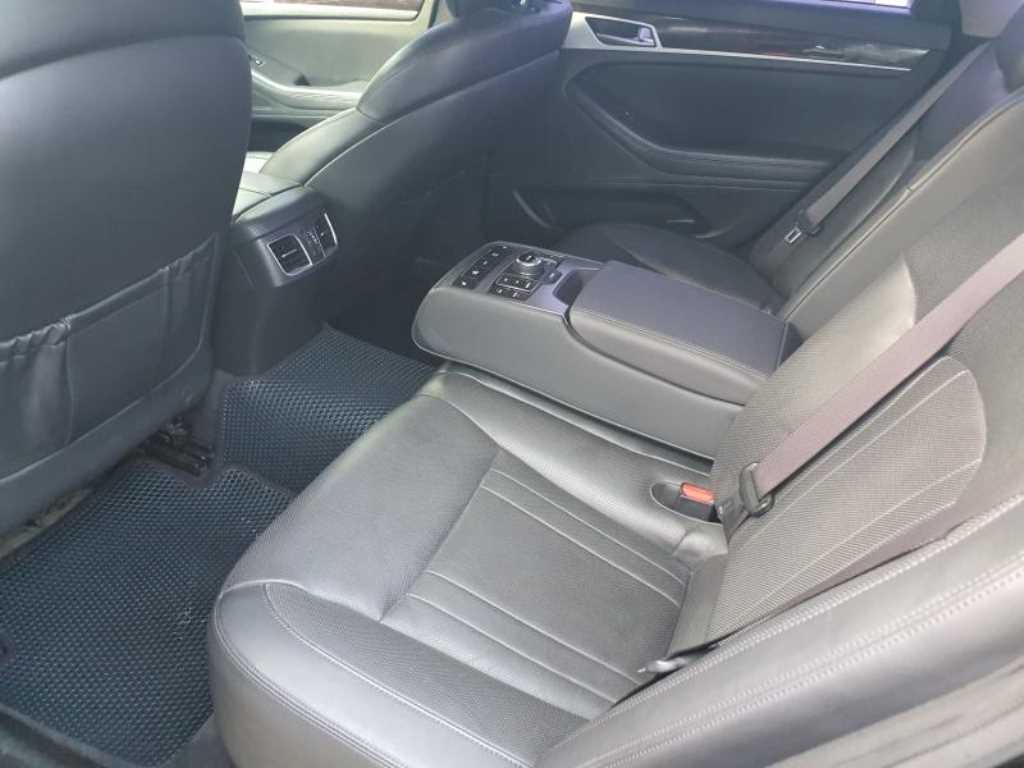 HYUNDAI Genesis - Vista 2