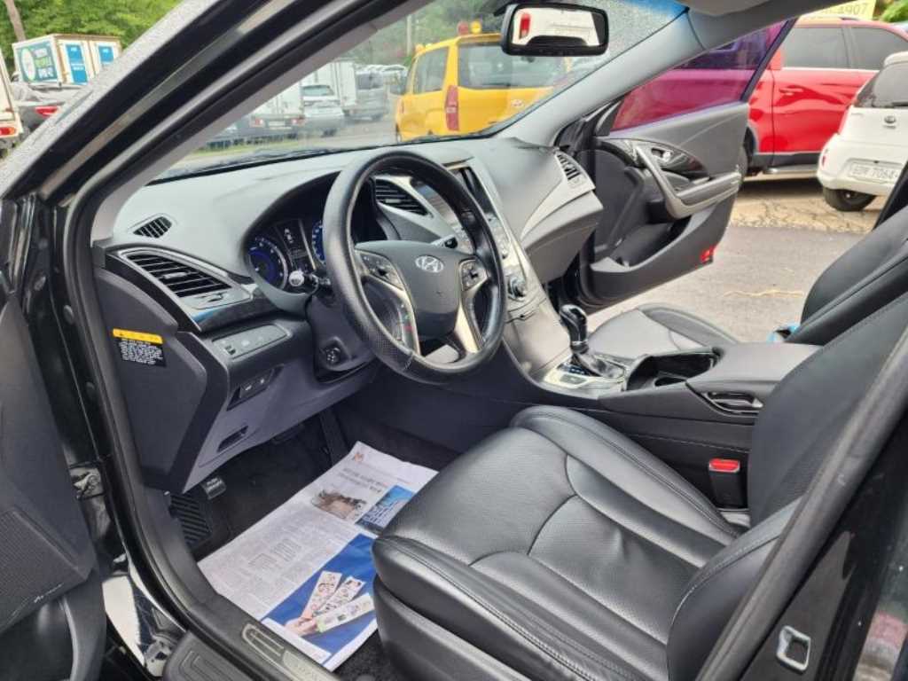 HYUNDAI Grandeur - Vista 8