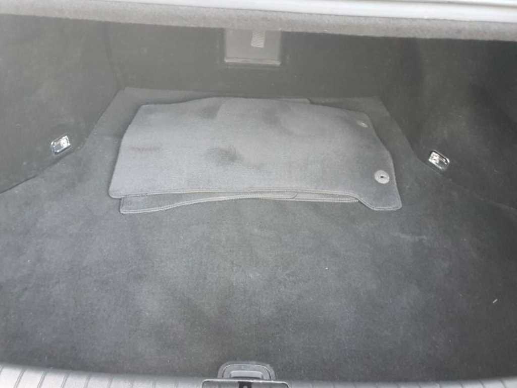 HYUNDAI Genesis - Vista 3