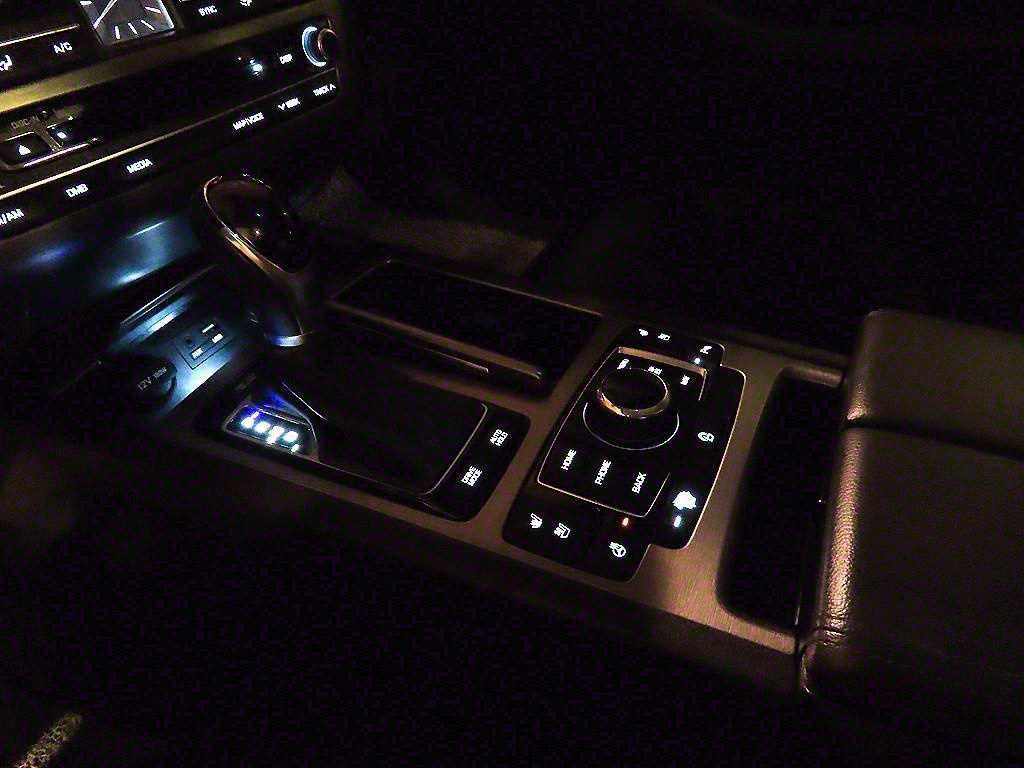 HYUNDAI Genesis - Vista 10