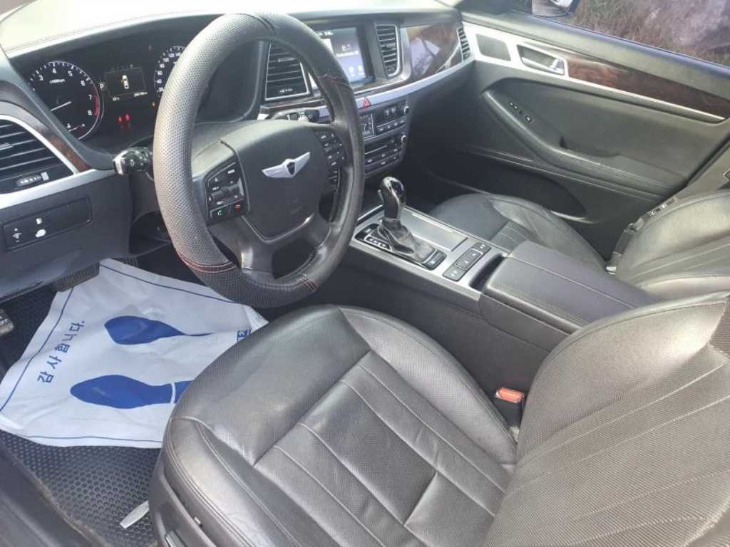 HYUNDAI Genesis - Vista 7