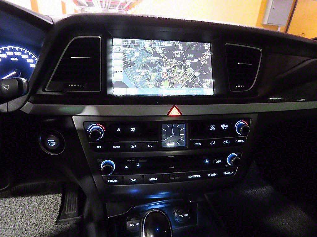 HYUNDAI Genesis - Vista 9