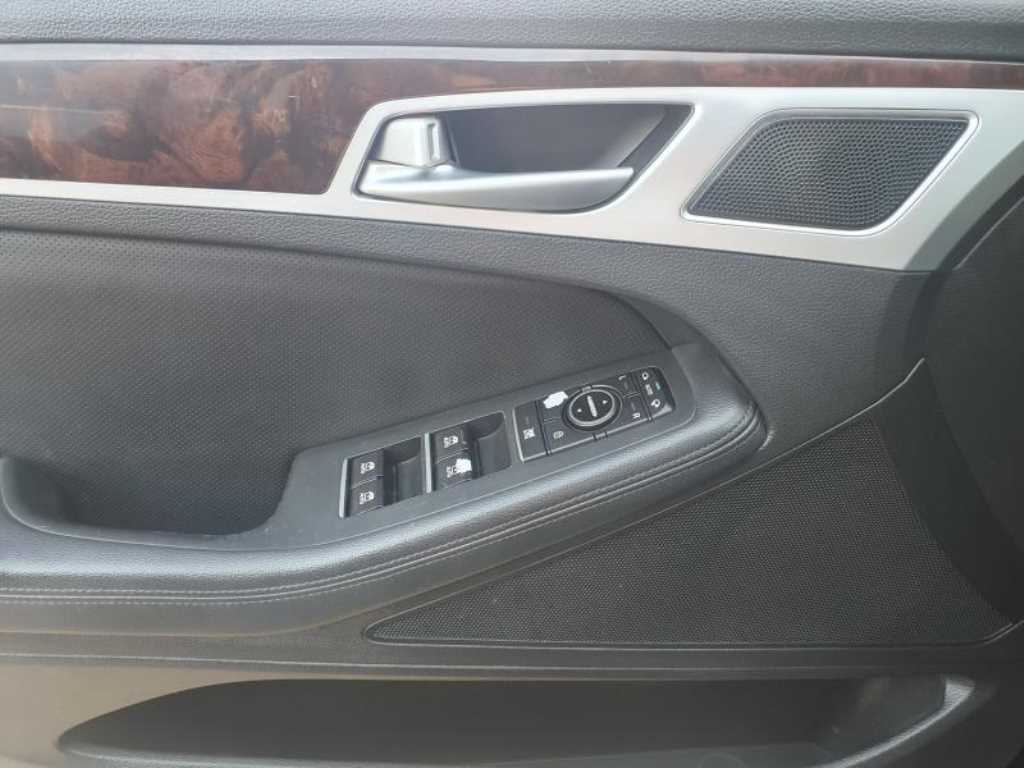 HYUNDAI Genesis - Vista 8