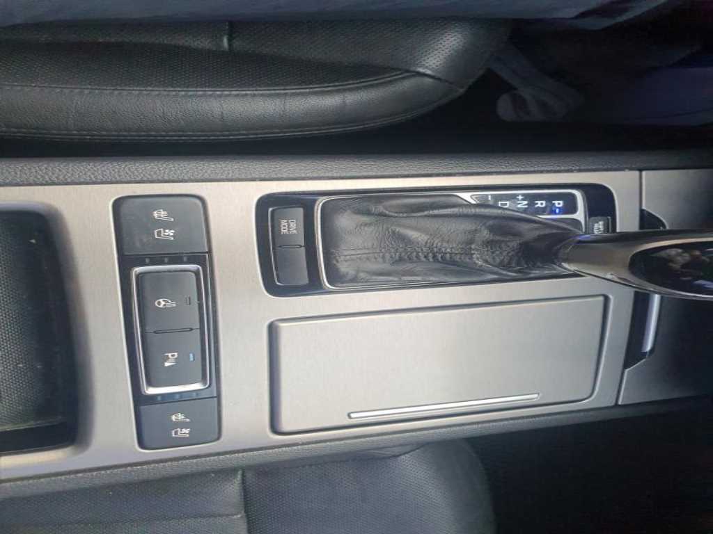 HYUNDAI Genesis - Vista 12