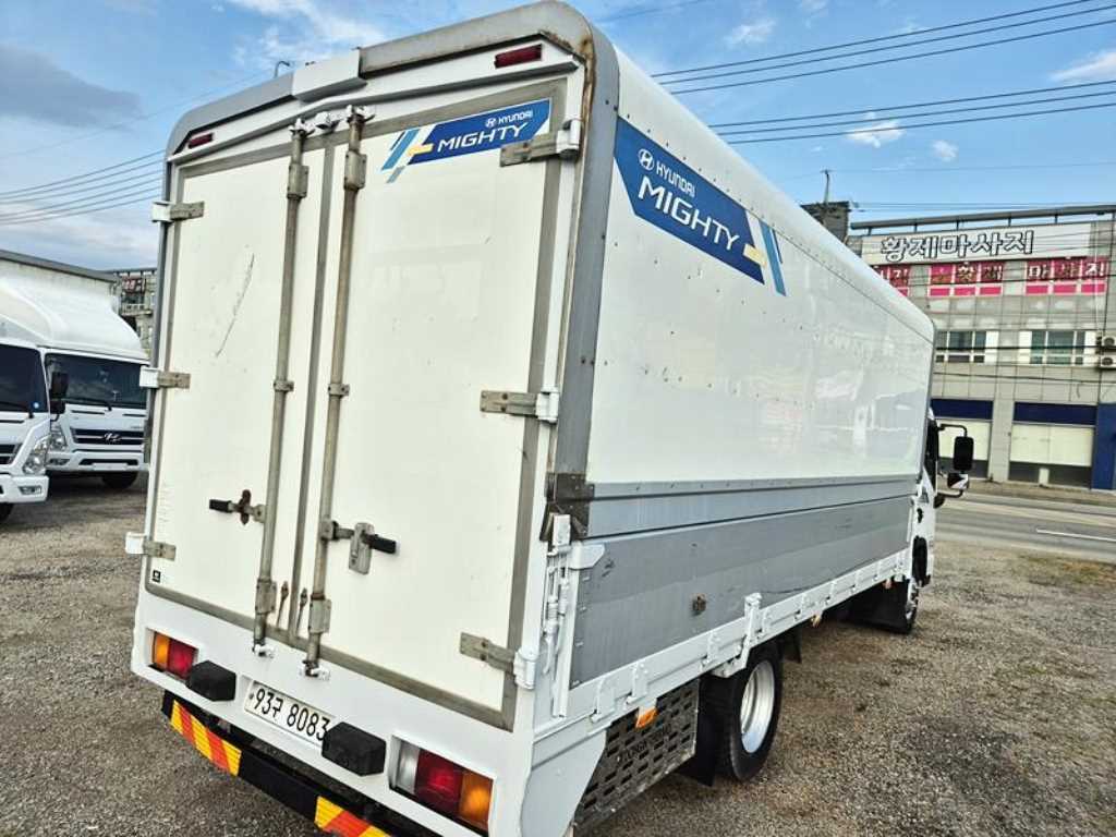 medium and large cargo truck - Vista 6