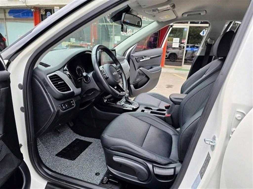 KIA Seltos - Vista 8