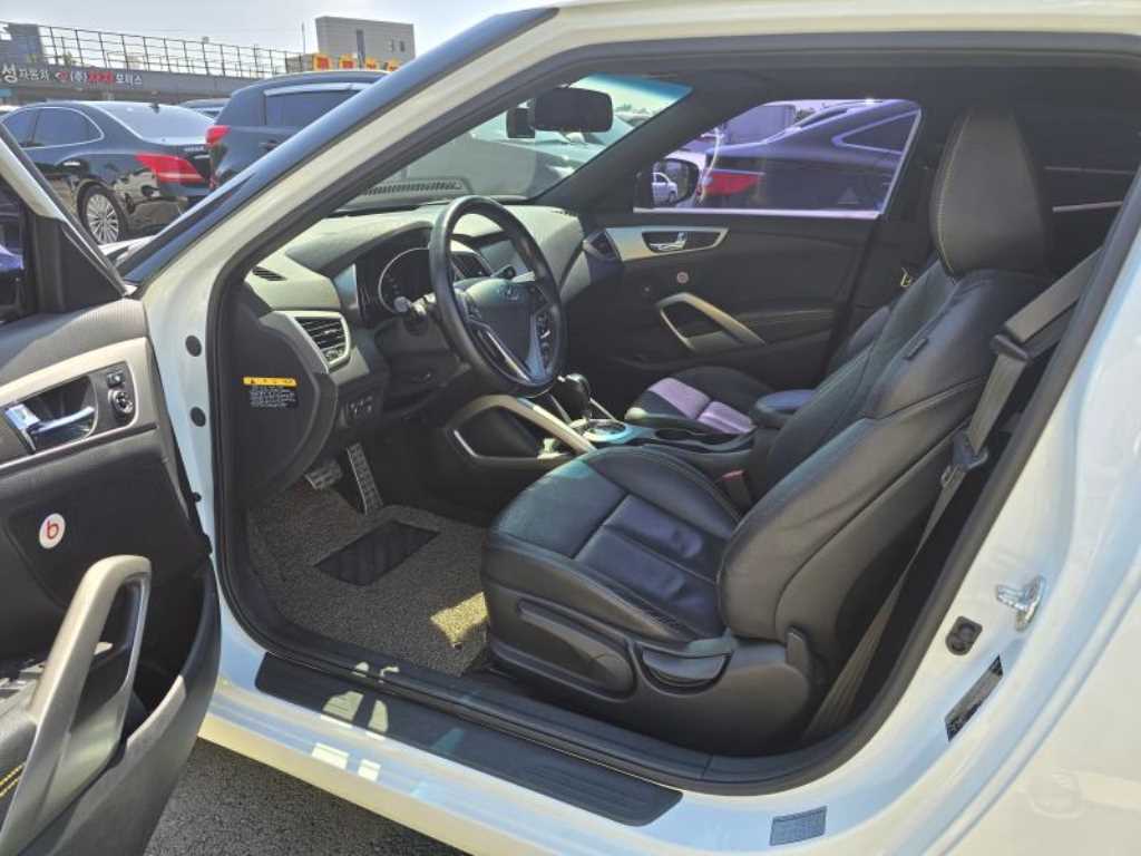 HYUNDAI Veloster - Vista 12