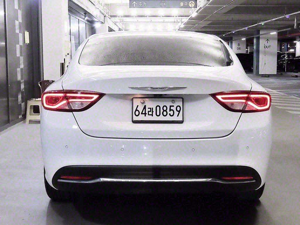 Chrysler 200 - Vista 5