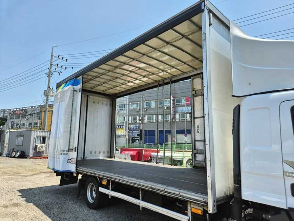 medium and large cargo truck - Vista 11