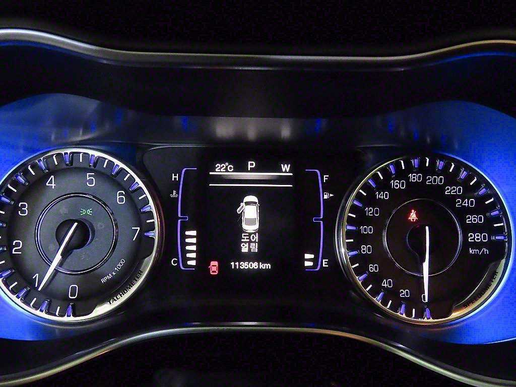 Chrysler 200 - Vista 9