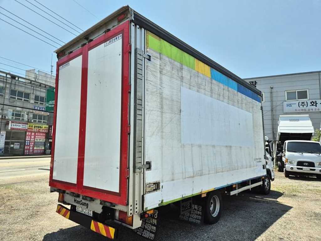 medium and large cargo truck - Vista 6