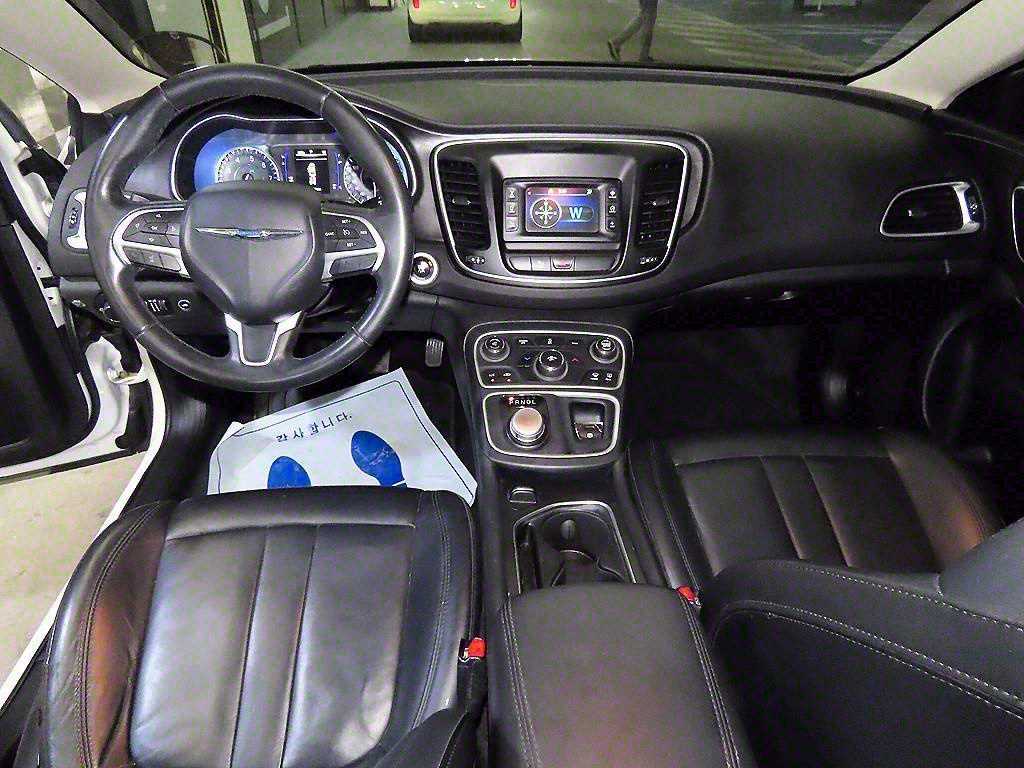 Chrysler 200 - Vista 10