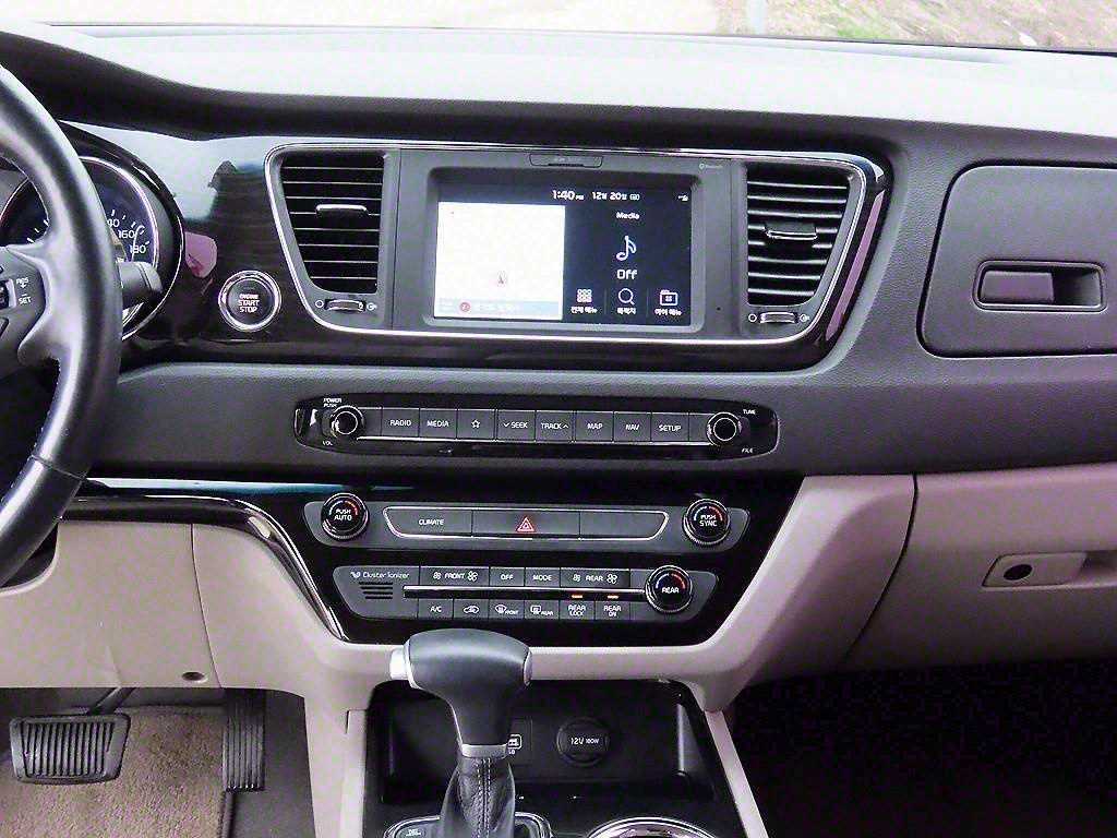 KIA Carnival - Vista 10