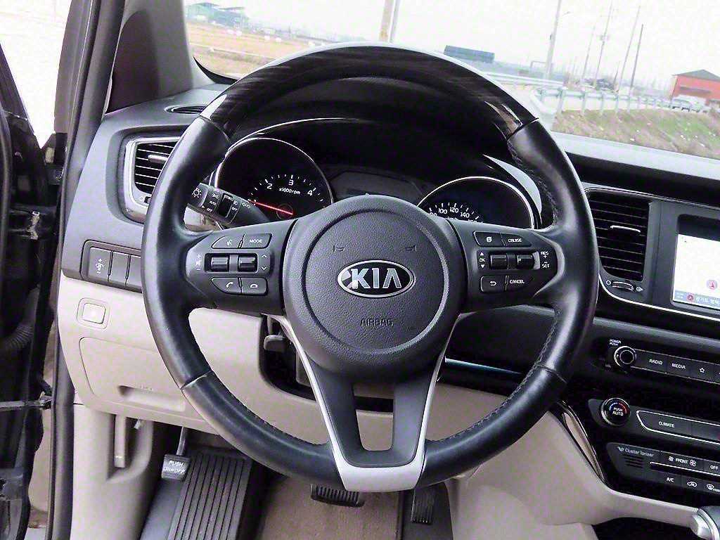 KIA Carnival - Vista 7