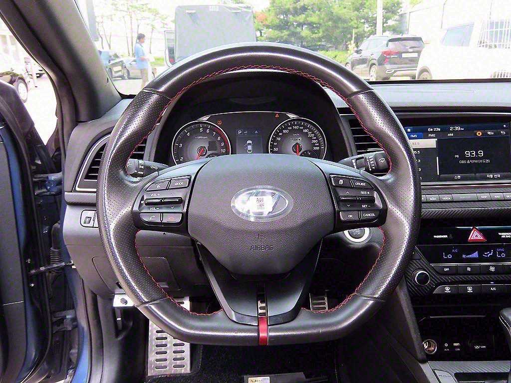 HYUNDAI Avante - Vista 8