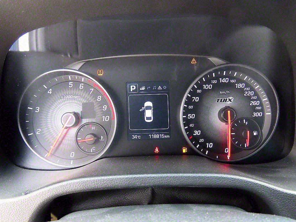 HYUNDAI Avante - Vista 9