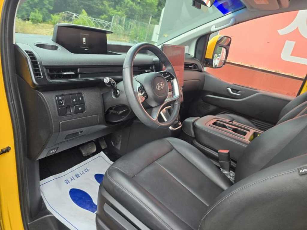 HYUNDAI Staria - Vista 9