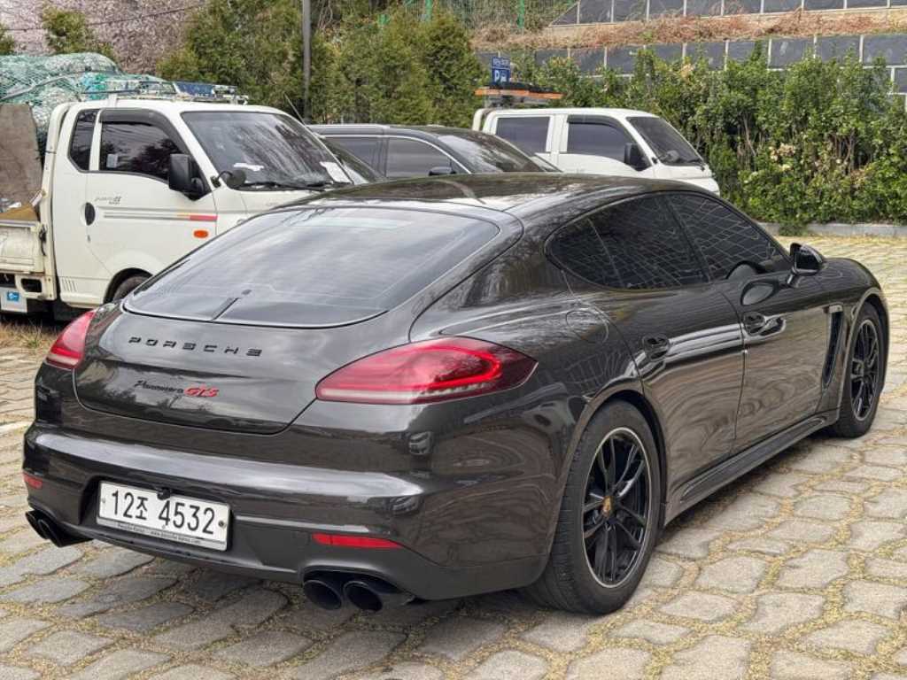 Porsche Panamera - Vista 4